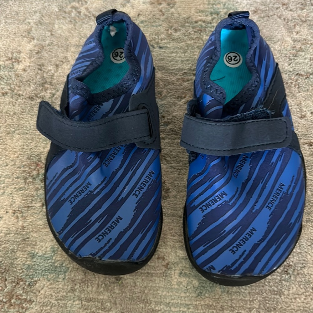 Merence toddler boys water shoes in blue. New with tags